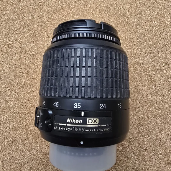 Nikon AF-S DX Nikkor 18-55mm f/3.5-5.6G VR Zoom Lens